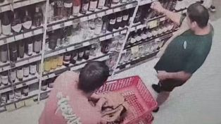 Dos turistas argentinos fueron detenidos por robar botellas de whisky importado en un súper de Copacabana