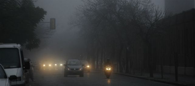 Bancos de niebla cubren gran parte de los accesos a Rosario.