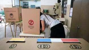 Las elecciones provinciales en Rosario se realizan con cabinas de votación para el sistema de boleta única.