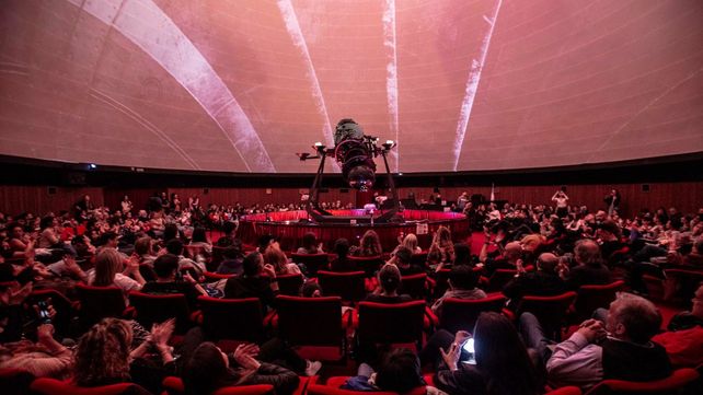 Las proyecciones fulldome en el Complejo Astronómico Municipal son uno de los planes destacados del primer lunes de las vacaciones de invierno
