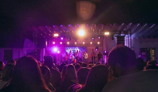 Juanjo Piedrabuena abrió la noche de Universitario con su show