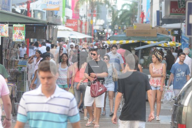 Peatonal de puertas abiertas en los feriados del Carnaval