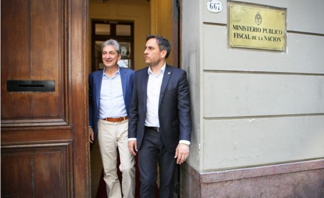 Fuego en las islas: Cabandié solicitó avanzar con la investigación judicial en Entre Ríos