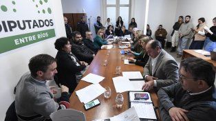 El establecimiento Les Amis, ubicado en Enrique Carbó, produce con criterios sustentables. Firmaron dictamen favorable al proyecto de ley que busca protegerlo.