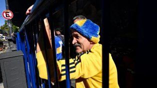 Miles de hinchas de Boca y otros equipos aguardan para despedir a Miguel Ángel Russo