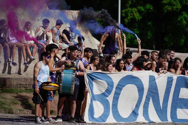 Los estudiantes rosarinos salieron a las calles a celebrar el Banderazo