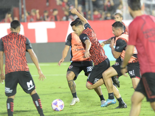 Newells se mide con Argentinos desde las 19