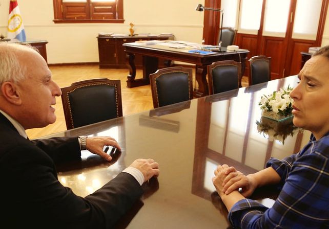Mano a mano. Lifschitz en su despacho