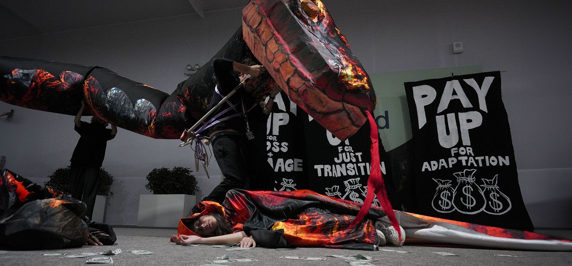 La activista Melike Futtu participa en una manifestación a favor de la financiación climática en la Cumbre sobre el Clima de la ONU COP29, el miércoles 20 de noviembre de 2024, en Bakú, Azerbaiyán. (Foto AP/Peter Dejong) La activista Melike Futtu participa en una manifestación a favor de la financiación climática en la Cumbre sobre el Clima de la ONU COP29, el miércoles 20 de noviembre de 2024, en Bakú, Azerbaiyán. (Foto AP/Peter Dejong)