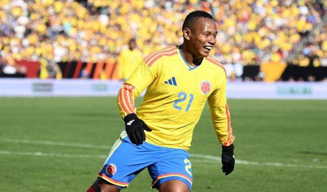 El jugador de Central Jaminton Campaz celebra el gol de Colombia ante Francia.