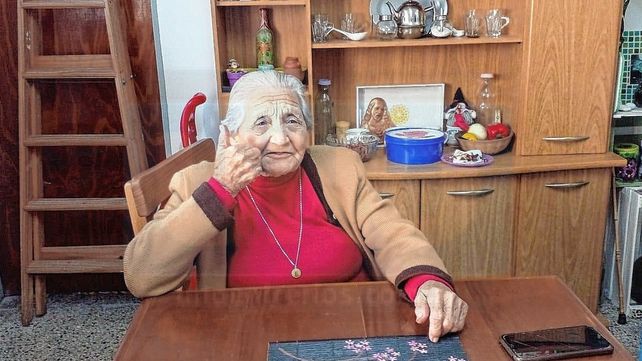 Paula Aranda, la abuela curandera fanática de Patronato, cumplió 99 años