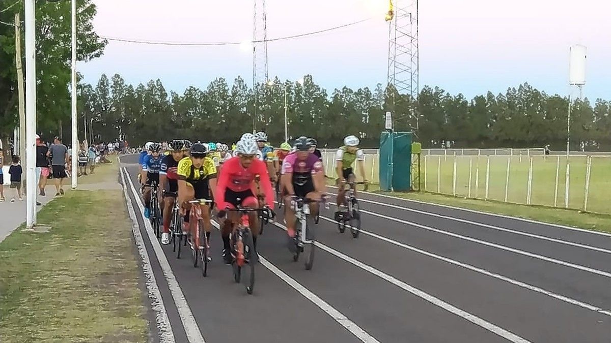 Los ciclistas rodaron en el trazado de Nogoy