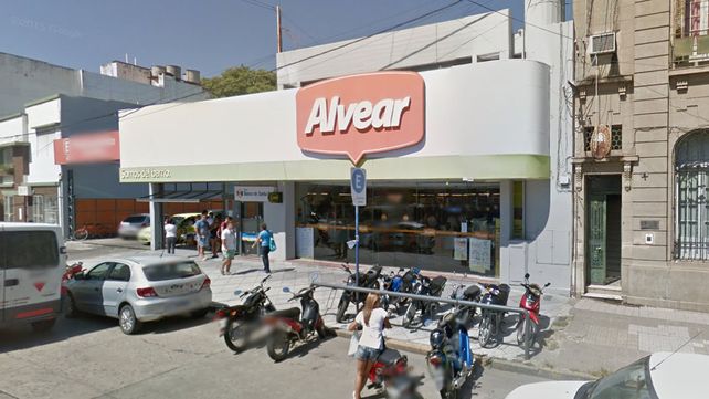 Hicieron tres boquetes en el techo del súper ubicado al lado de la Comisaría 2ª
