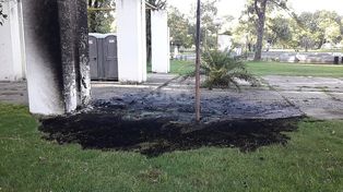 Quemaron la mitad de los baños químicos que estaban en el parque Juan de Garay