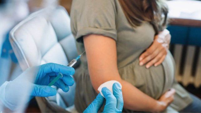 La vacuna contra el virus sincicial respiratorio está dentro del calendario de vacunación en Argentina desde 2023