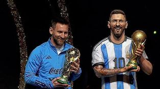 Lionel Messi fue homenajeado por la Conmebol, con una estatua en tamaño real.