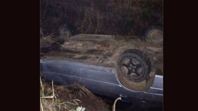 Un accidente de tránsito ocurrió este lunes en calle Gobernador Maya de Paraná. El conductor perdió el control del vehículo y cayó a un zanjón