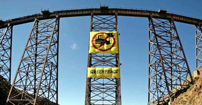 Greenpeace pidi&oacute; por la ley de bosques con una pancarta en el Tren de las Nubes