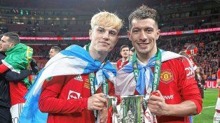 El delantero argentino, Alejandro Garnacho, destacó su relación con Lisandro Martínez en Manchester United y aseguró que es como un padre para él.
