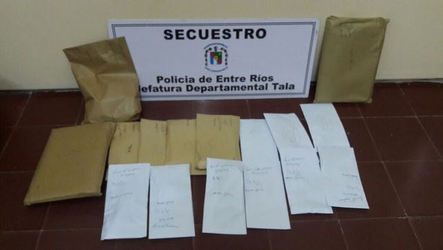 Para reconocimiento. Las joyas incautadas serán entregadas a la dueña del comercio.