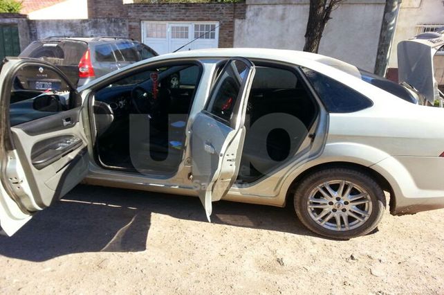 Drogas, armas, balas y tres arrestados en Santo Tomé