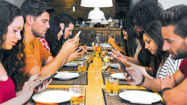 Los argentinos figuran en el podio mundial de los adictos a las tecnologías