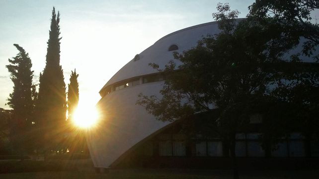 Los atardeceres de jueves y viernes de febrero habrá actividad en la nave espacial del parque Urquiza.