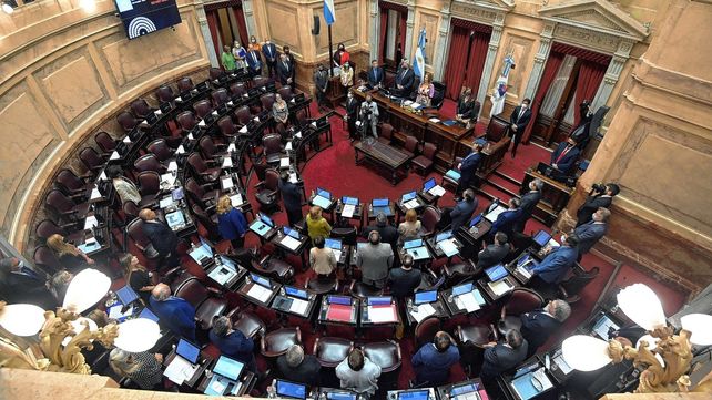 Senadores del FdT amenazan con dividir al bloque oficialista