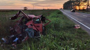 Un automóvil en el que viajaba una familia se detuvo en la Ruta 18 por fallas mecánicas y fue colisionado por un camión. No hubo lesionados de gravedad.