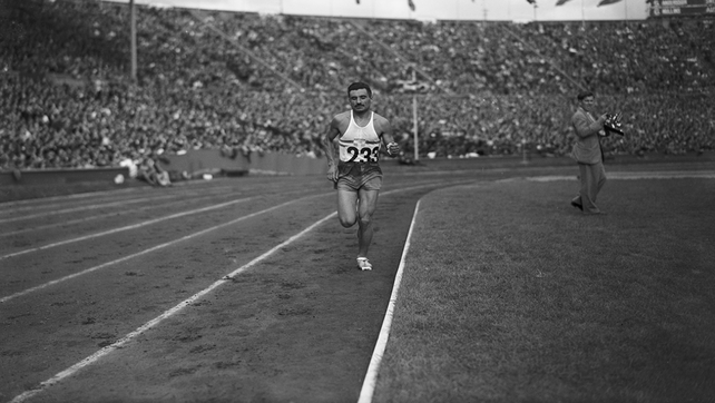Delfo Cabrera, oro olímpico en Londres 48, murió en un accidente de tránsito por culpa de un funcionario militar.