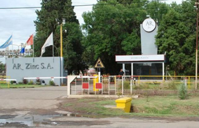 Crisis laboral. La planta química Ar-Zinc de Fray Luis Beltrán cerró esta semana y dejó a 400 trabajadores en la calle.
