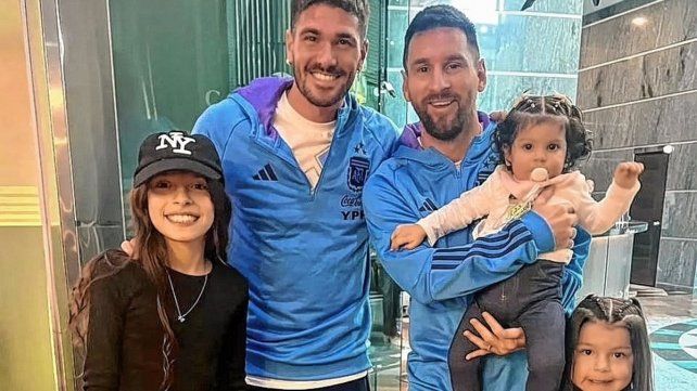 Carlos Lampe publicó el gran gesto de Messi y De Paul con sus hijas