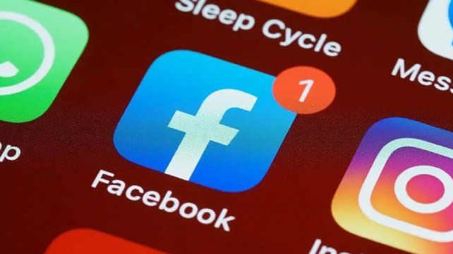 Usuarios de todo el mundo reclaman a Meta por la caída de sus cuentas en Facebook e Instagram. Se trataría de un problema de origen y no un hackeo
