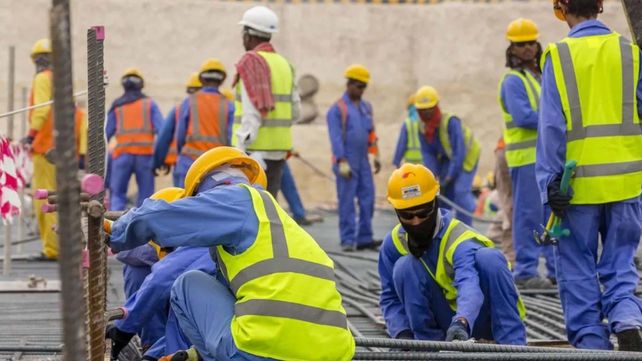Al enojo por la prohibición de la cerveza en los estadios podría sumarse la indignación respecto a la particular visión de los derechos humanos que tiene Qatar