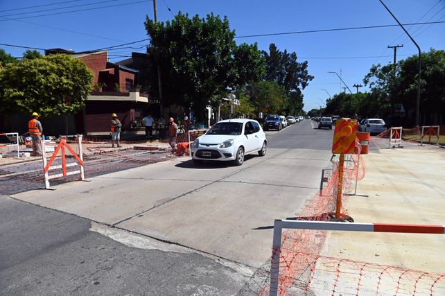 Tras dos años de espera de los vecinos, repararon la calzada en avenida General Paz y calle Risso