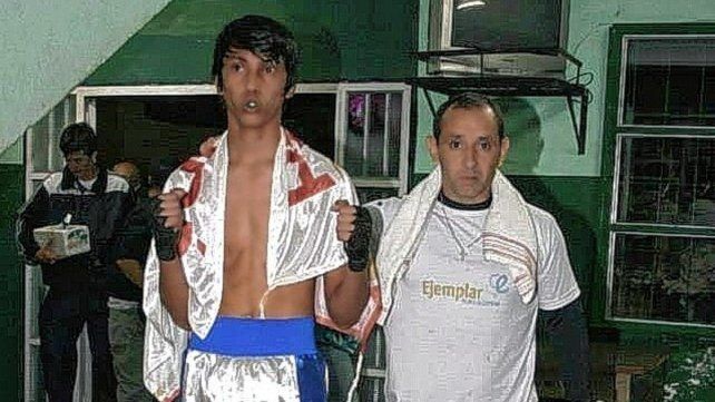“Juan es un boxeador que tiene una buena línea técnica y es muy disciplinado e inteligente para escuchar y aprender. Confío en que le irá muy bien”
