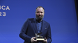 Yorgos Lanthimos, León de Oro de Venecia 80 con Pobres criaturas, dedicó el premio a Emma Stone, ausente de la premiación.&nbsp;