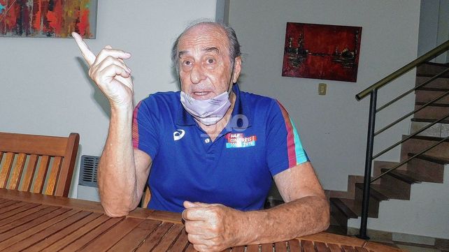 El profesor Alberto Scarpín es el presidente de la Federación Santafesina de Atletismo.