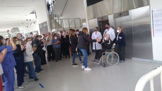 Coronavirus. El paciente permaneció 52 días con respirador artificial.