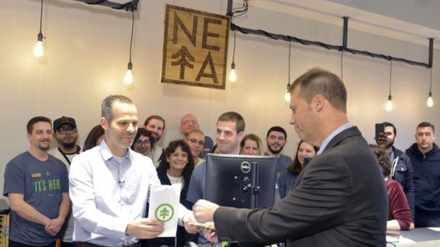 David Narkewicz compró una barra de chocolate con cannabis para  almacenarlo y posteriormente poder mostrarlo como una compra histórica  en la ciudad