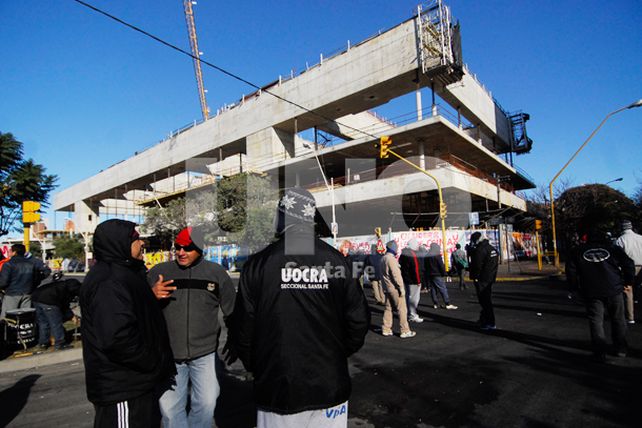 La Uocra continuó con las protestas y volvió a cortar el tránsito en la ciudad
