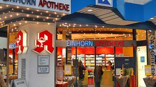 Una mujer asaltó una farmacia en Alemania arrojando leche de sus pechos
