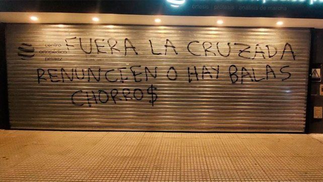 Aparecieron pintadas contra el vicepresidente de Vélez