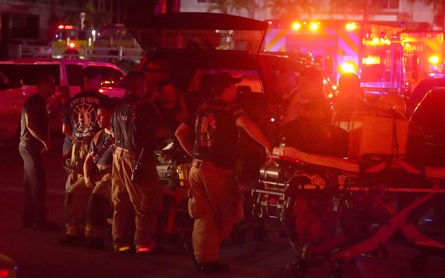 Pánico en Miami por el derrumbe parcial de un edificio de 12 pisos sobre la costa