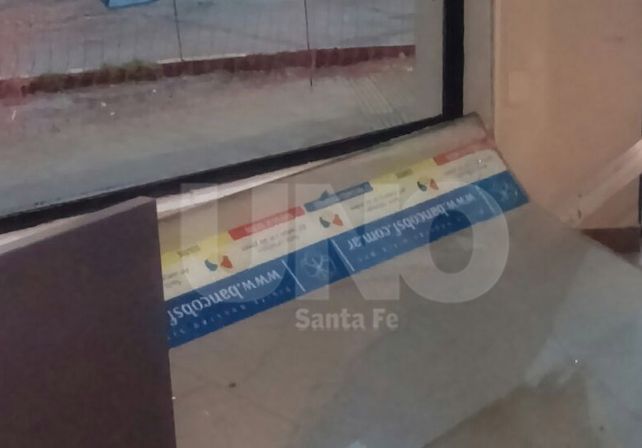 El ventanal de la sucursal del Nuevo Banco de Santa Fe