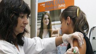 Arranca en Santa Fe la vacunación para prevenir el cáncer de útero