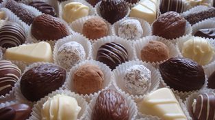 Comer chocolate produce sentimientos similares a estar enamorado