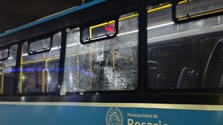 La conductora del colectivo asistió a la víctima apenas estalló el cristal.