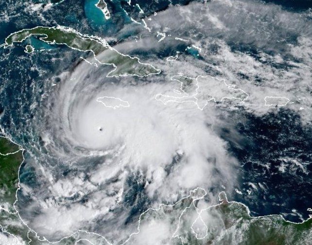 Jamaica espera la llegada del huracán más potente que sufrió en su historia Jamaica espera la llegada del huracán más potente que sufrió en su historia