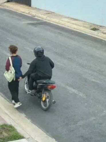 Nuevo episodio de acoso callejero en Paraná: buscan identificar a un motociclista que manoseó a una mujer